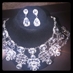 Beautiful silver rhinestone necklace set